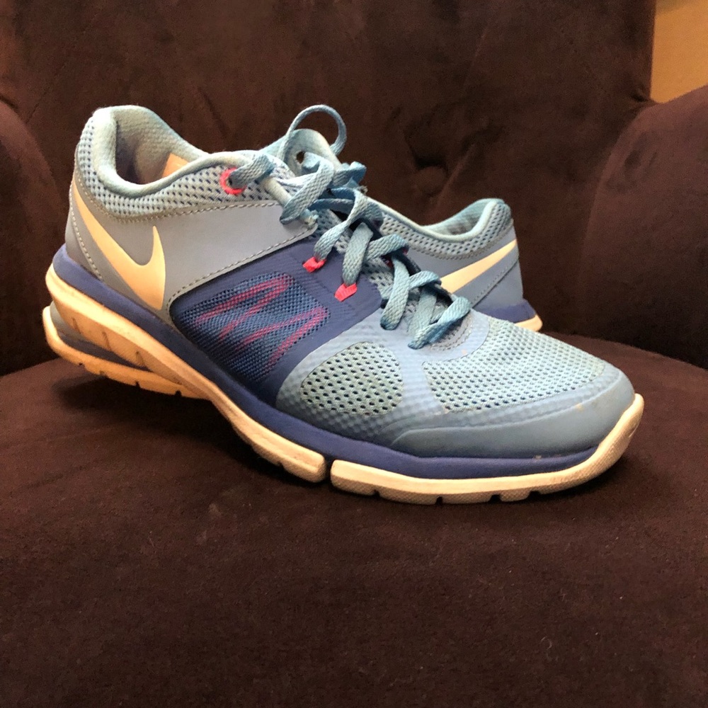 Nike shoes - Picture 2 of 5